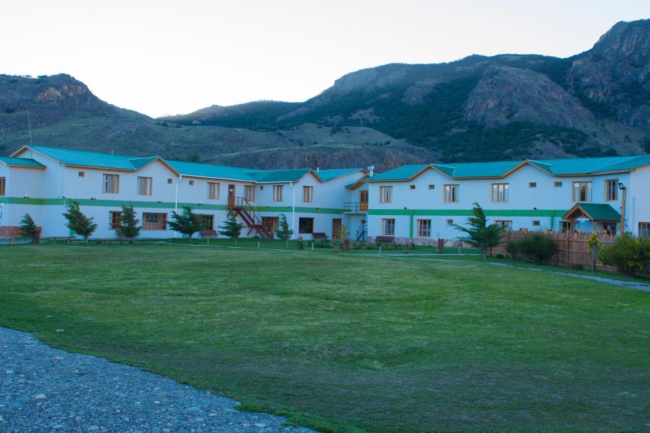 Hostel Pioneros Del Valle El Chalten Exterior photo