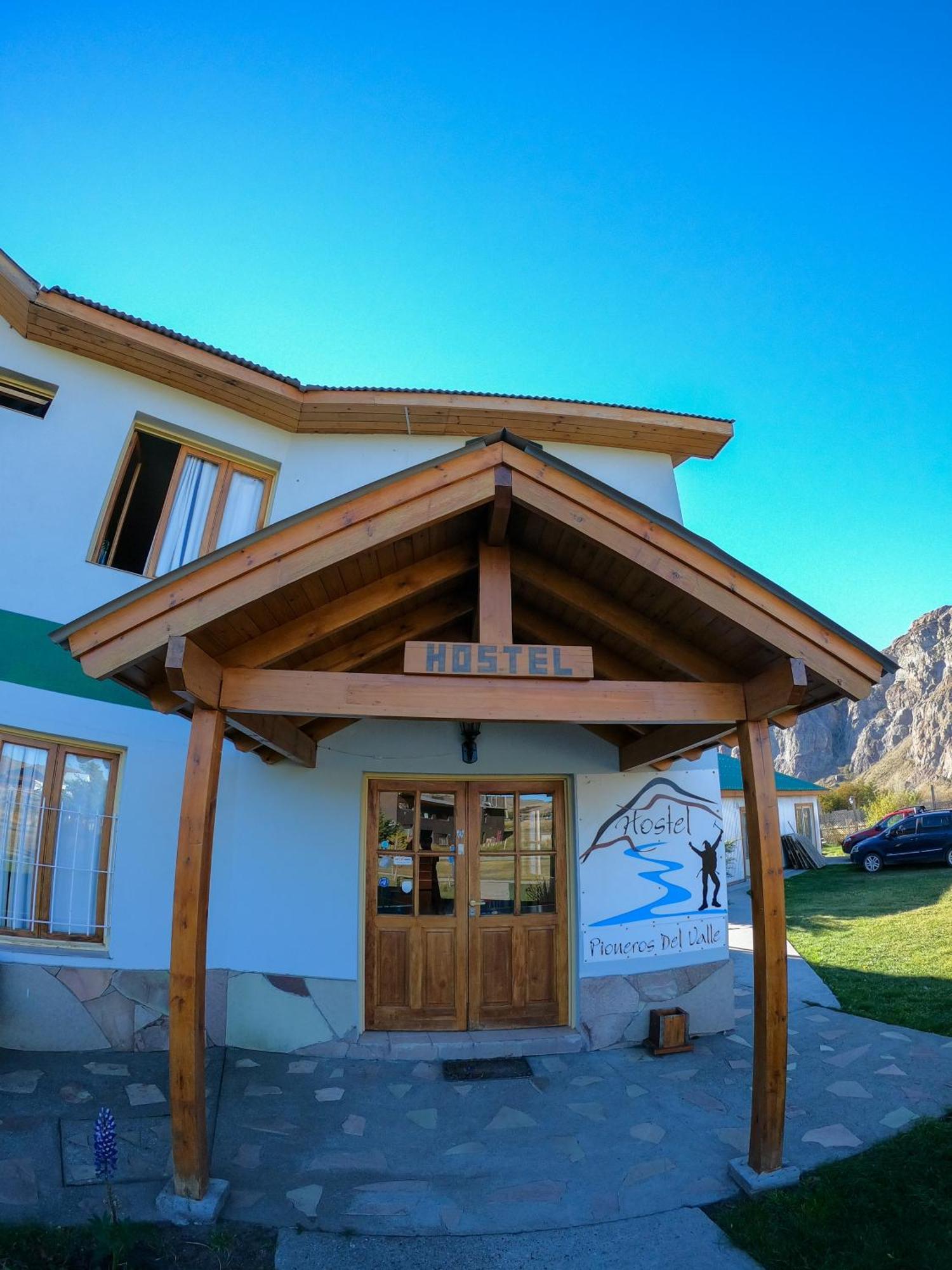 Hostel Pioneros Del Valle El Chalten Exterior photo
